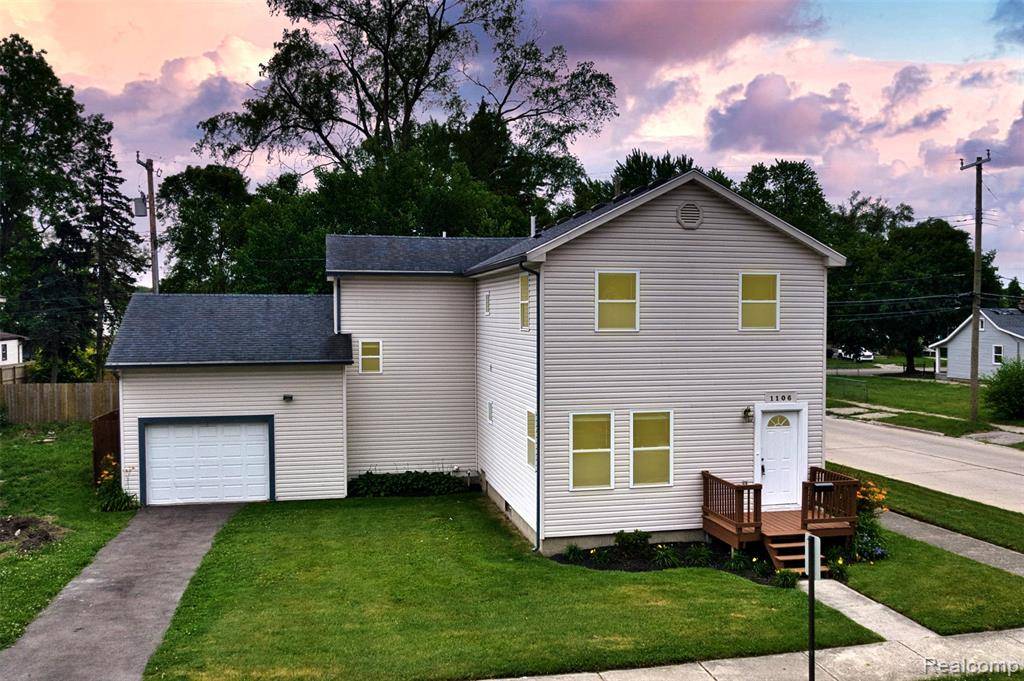1106 E Hayes Avenue, Hazel Park, MI 48030