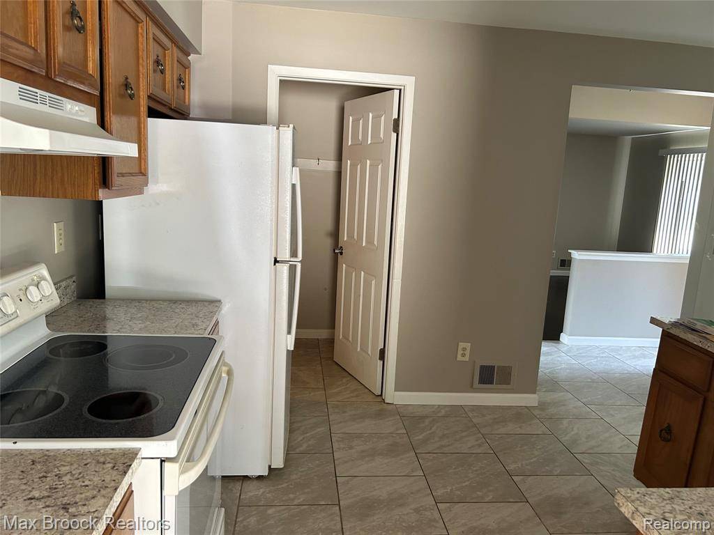 Warren, MI 48093,31874 Hoover Road