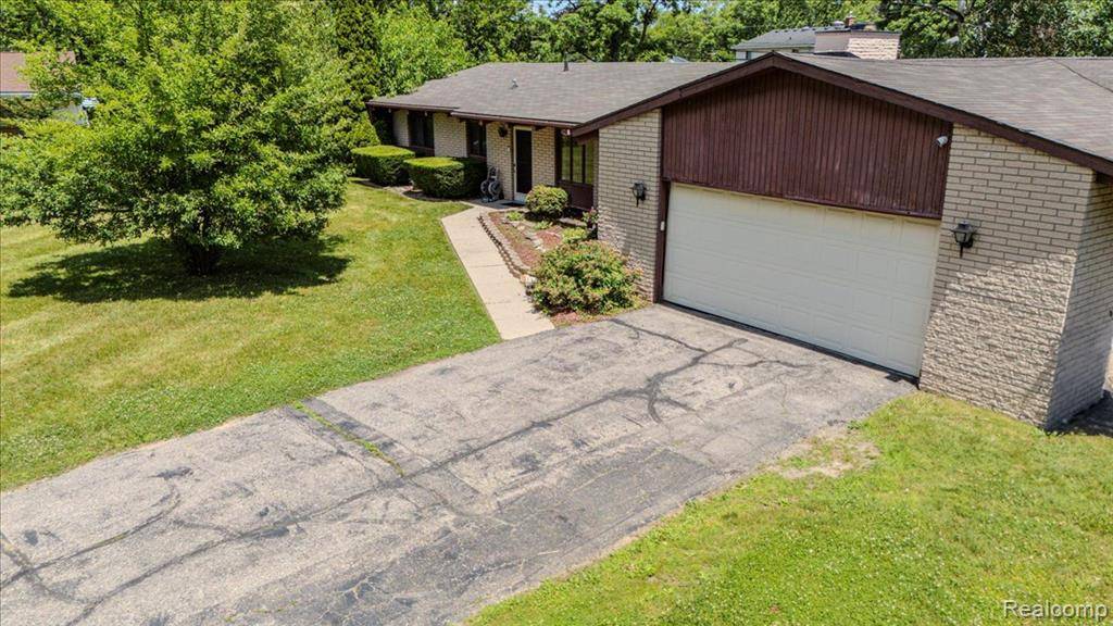 Southfield, MI 48076,21505 N Tuller Court
