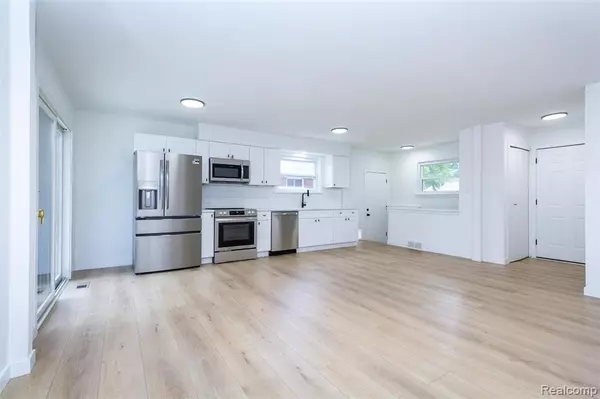 Roseville, MI 48066,15444 Roycroft Street