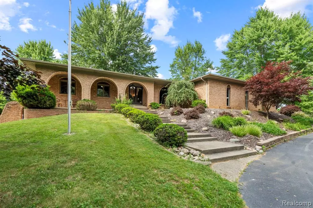 Rochester, MI 48306,945 E Gunn Road