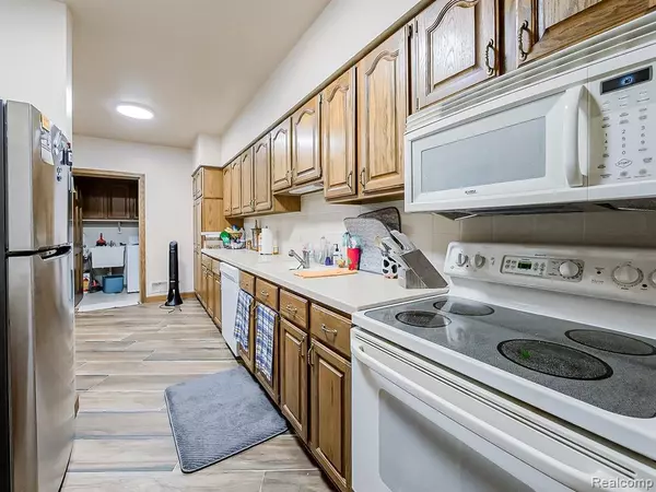 Novi, MI 48377,43100 12 Oaks Crescent Drive 5011