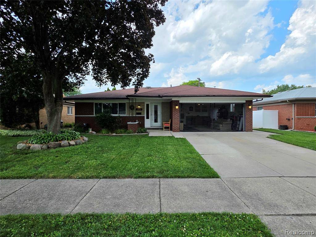 12137 Carol Avenue, Warren, MI 48093