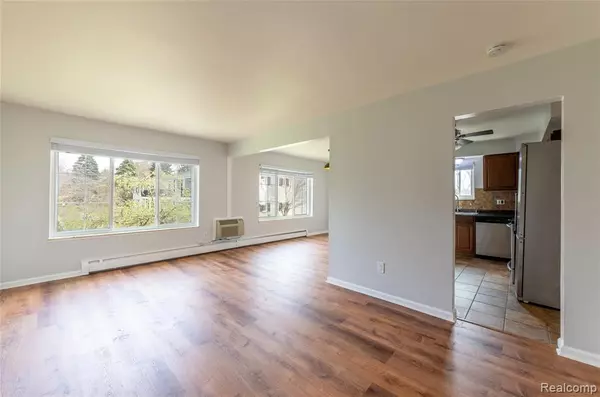 Bloomfield Hills, MI 48304,100 W Hickory Grove Road B3 B3