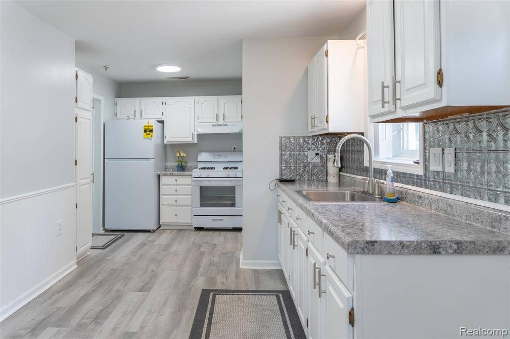 Livonia, MI 48154,14778 Harrison Street