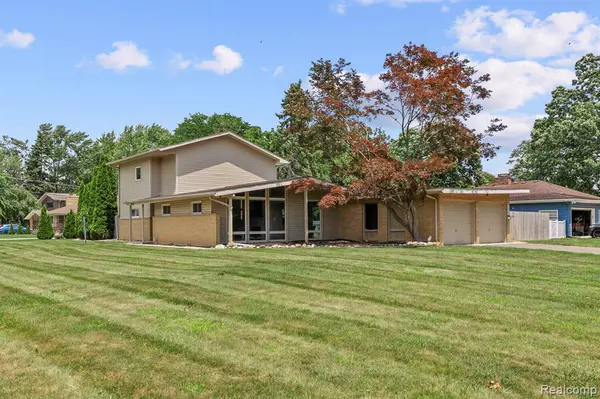18720 Blue Skies Street,  Livonia,  MI 48152