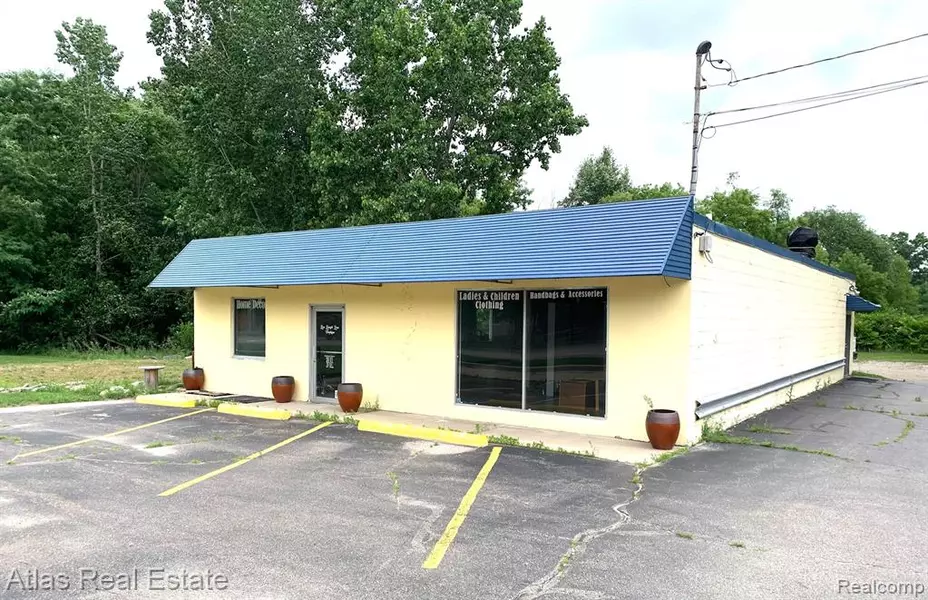 8217 S State Road, Goodrich Vlg, MI 48438