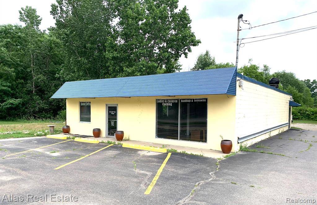8217 S State Road, Goodrich Vlg, MI 48438