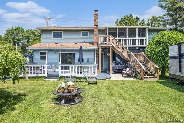 Fenton, MI 48430,2029 N Long Lake Road
