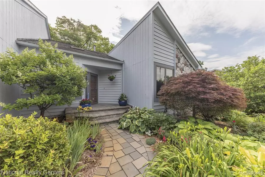 10875 Charring Cross Circle, Green Oak Twp, MI 48189
