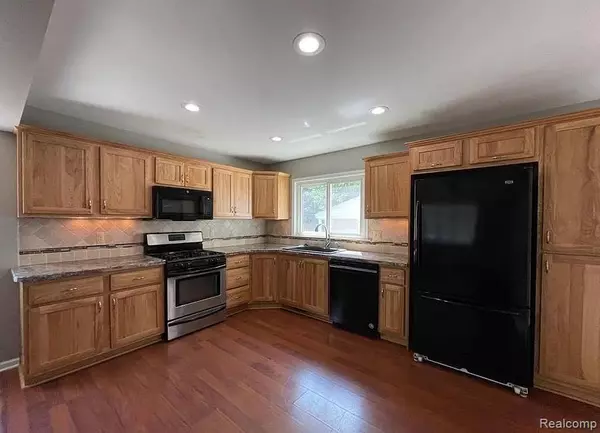 Royal Oak, MI 48073,902 E WINDEMERE Avenue