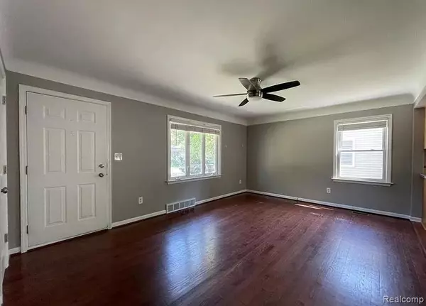 Royal Oak, MI 48073,902 E WINDEMERE Avenue