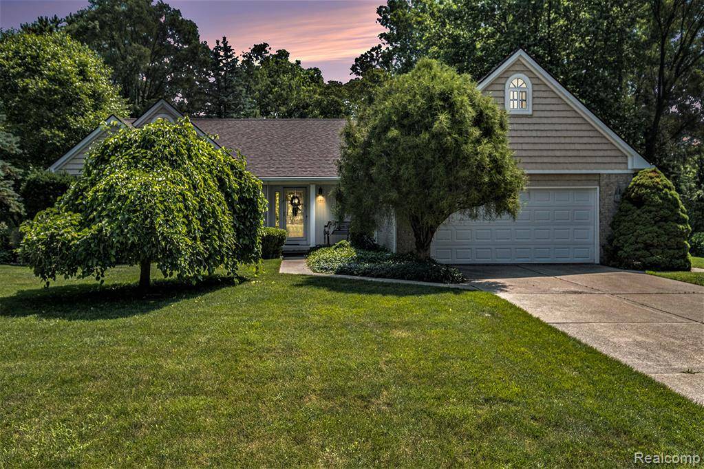 2032 crestline, Burton, MI 48509