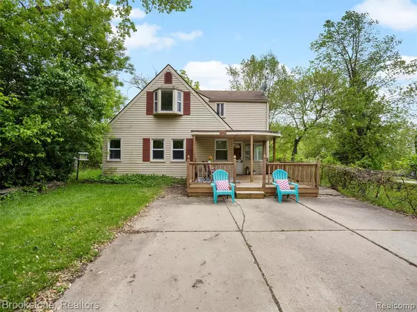 128 Leeds Street, Walled Lake, MI 48390