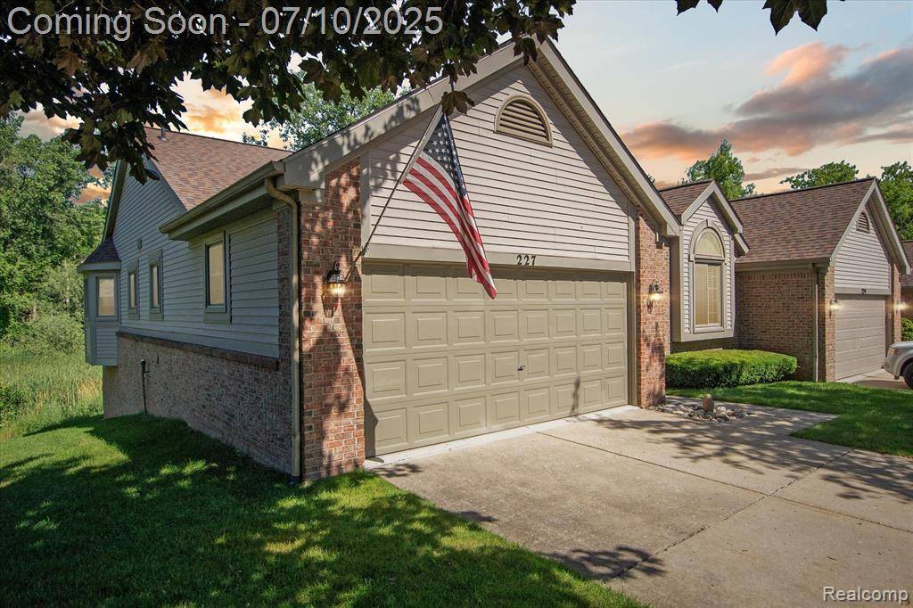 227 Sisu Knoll Drive, Brighton, MI 48116