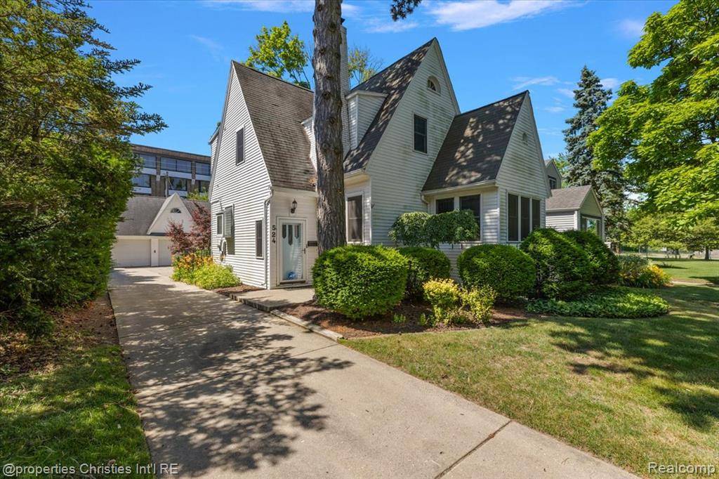Birmingham, MI 48009,524 Oakland Avenue