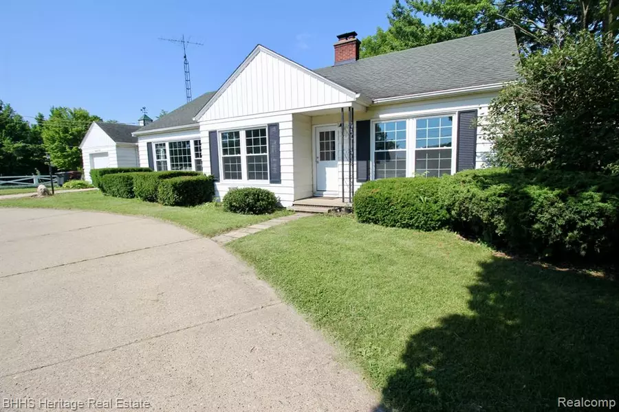 4201 N Burkhart Road, Howell, MI 48855