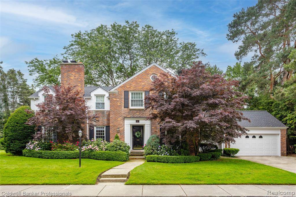 17 Colonial Road, Village Of Grosse Pointe Shores, MI 48236