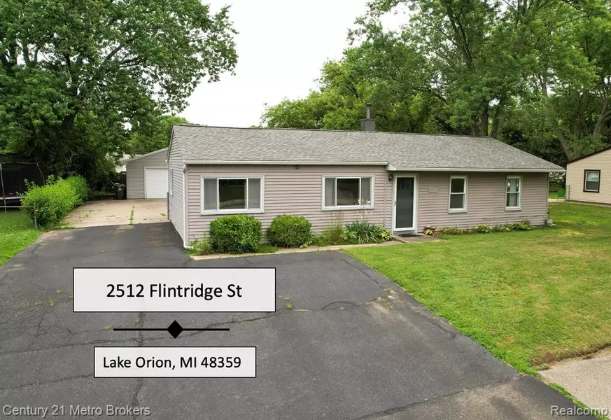2512 Flintridge Street, Lake Orion Vlg, MI 48359