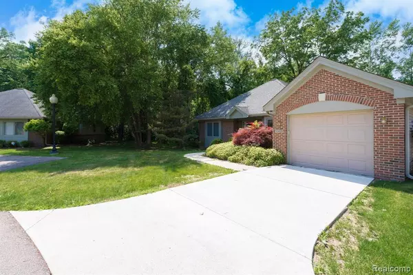 21433 Archwood Circle, Farmington Hills, MI 48336
