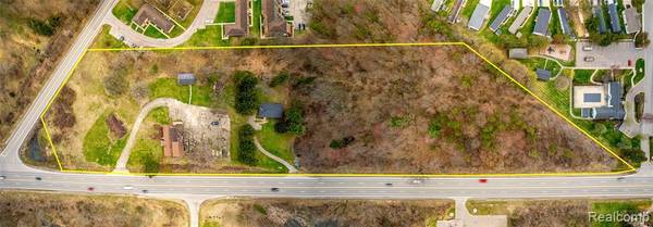 10685 DIXIE Highway, Springfield Twp, MI 48350