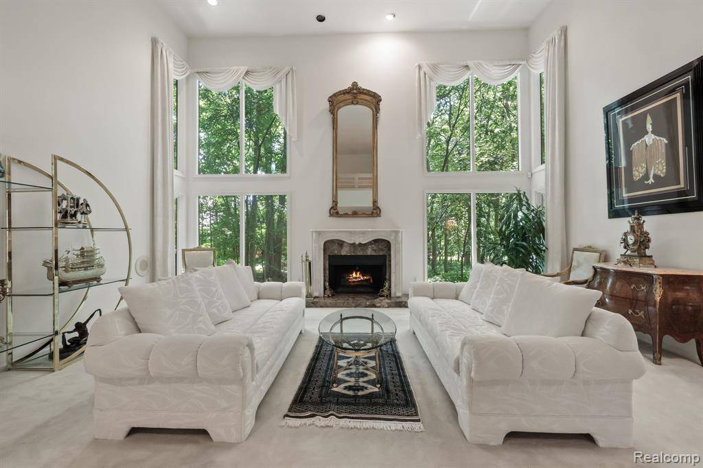 West Bloomfield Twp, MI 48323,4730 Mirror Lake Drive