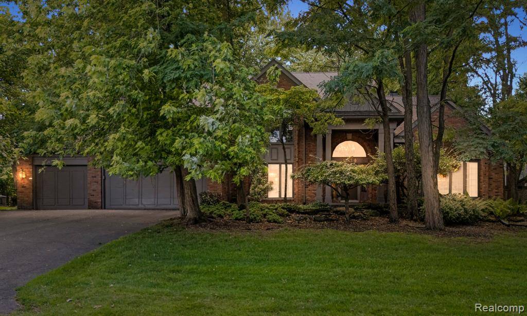 4730 Mirror Lake Drive, West Bloomfield Twp, MI 48323