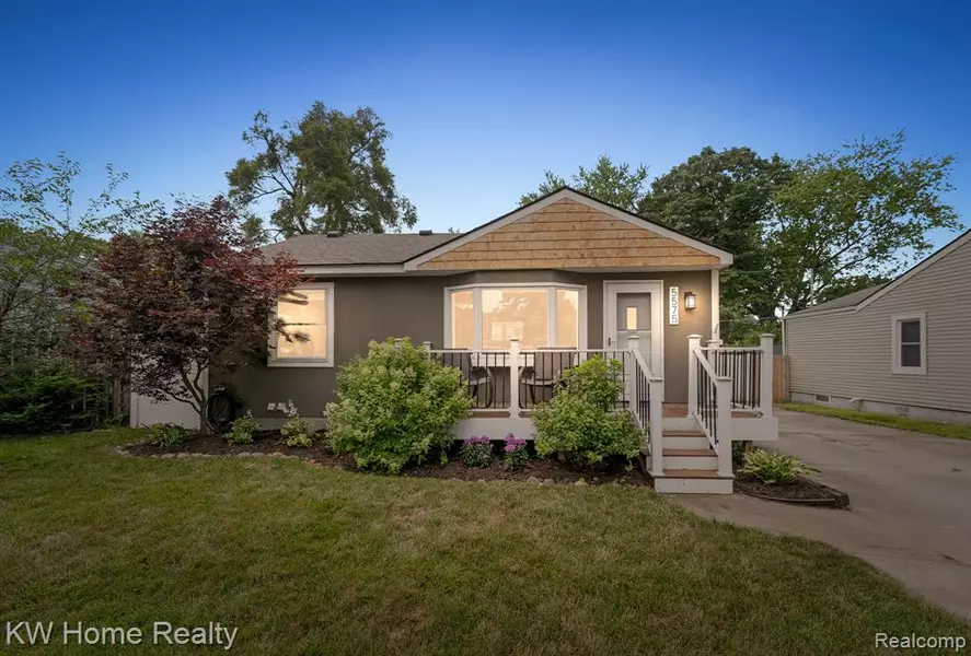 5575 Berkley Drive, Waterford Twp, MI 48327