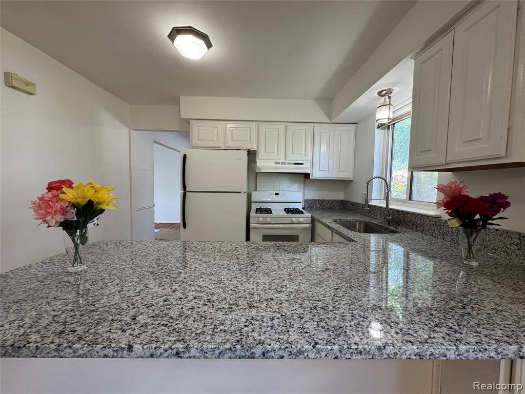 29318 ORVYLLE Drive, Warren, MI 48092