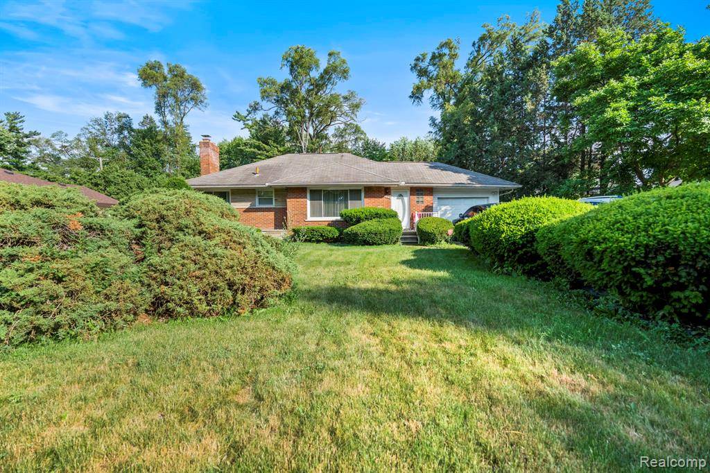 Southfield, MI 48075,18527 George Washington Drive
