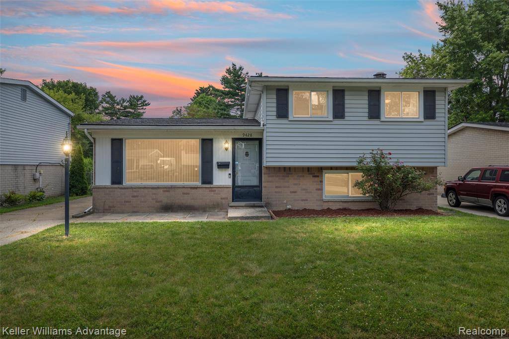 9428 Oak Street, Taylor, MI 48180