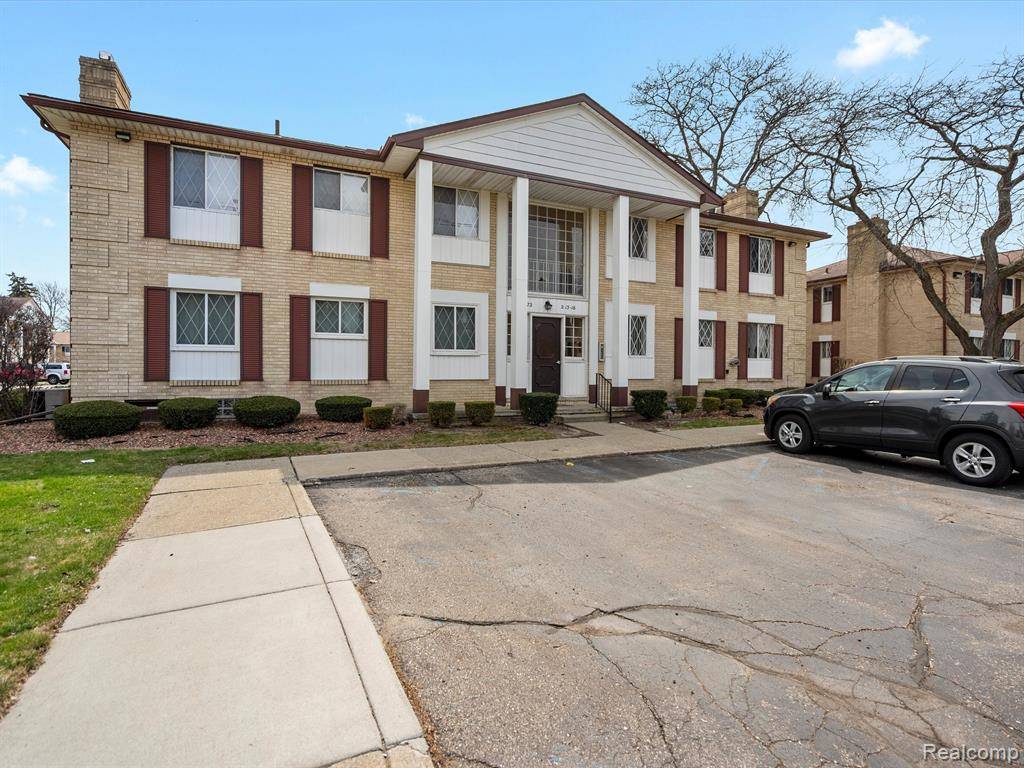 Warren, MI 48088,29272 GLOEDE Drive 16