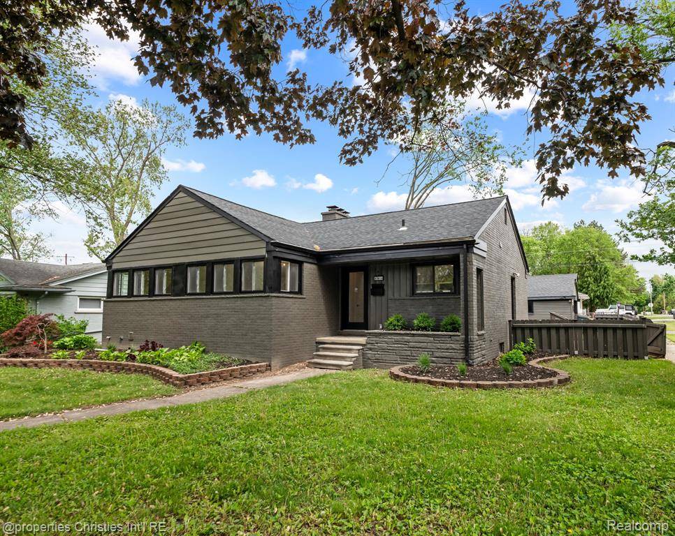 17810 Beechwood Avenue, Beverly Hills Vlg, MI 48025
