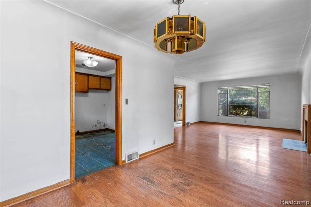Oak Park, MI 48237,24280 Moritz Street