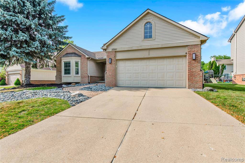 Novi, MI 48377,42984 SANDSTONE Drive