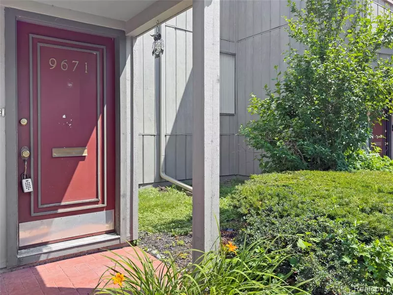 9671 Harbour Cove Court, Ypsilanti, MI 48197