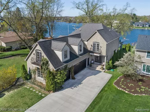 3190 EDGEWOOD PARK Drive, Commerce Twp, MI 48382