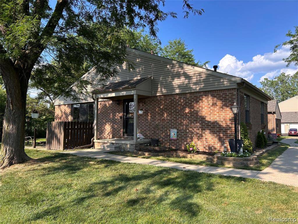 Brownstown Twp, MI 48183,27024 Winchester Court 11
