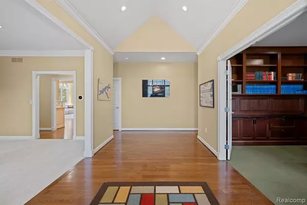 Farmington Hills, MI 48331,28468 SCHROEDER Street