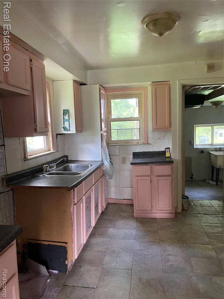 Romulus, MI 48174,35750 Beverly Road