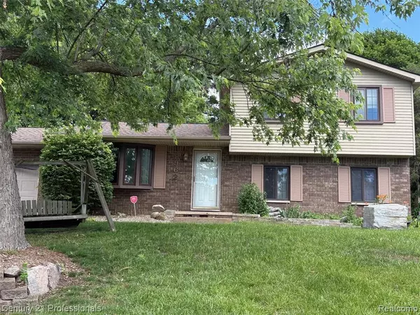 8962 Glasgow Drive, White Lake Twp, MI 48386