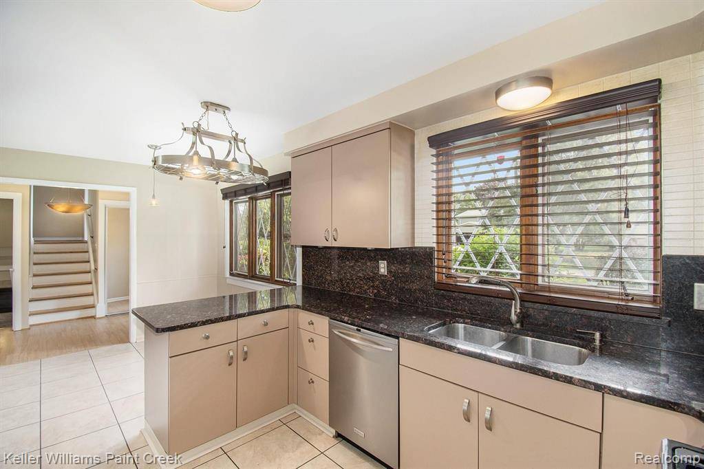 West Bloomfield Twp, MI 48322,7374 WOODRIDGE Road