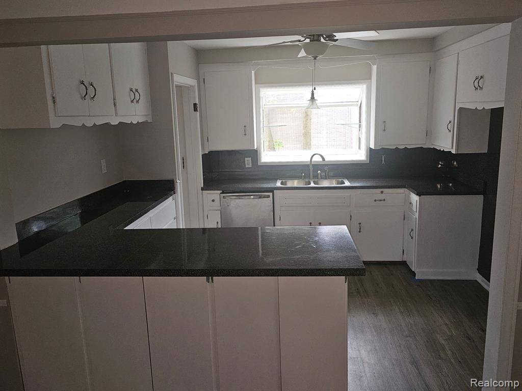 Oak Park, MI 48237,23091 SUSSEX Street