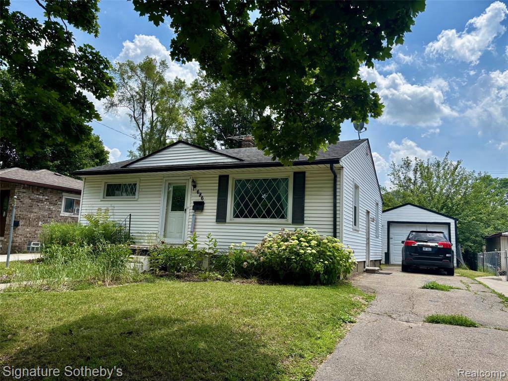 Pontiac, MI 48340,686 E Columbia Avenue