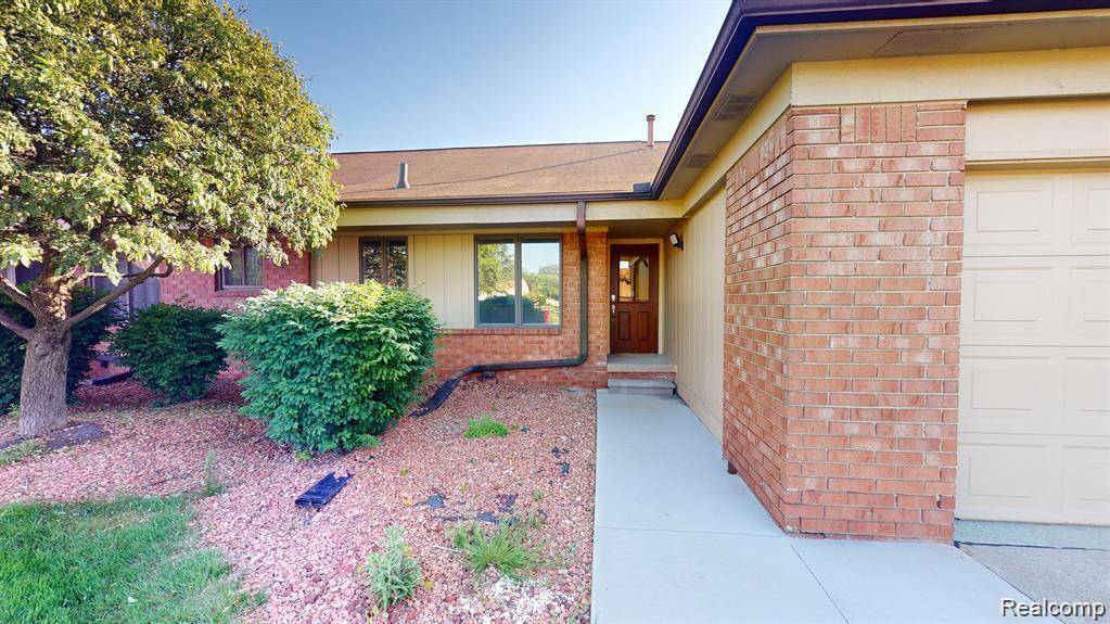 20502 PINE MEADOW Drive, Clinton Twp, MI 48036