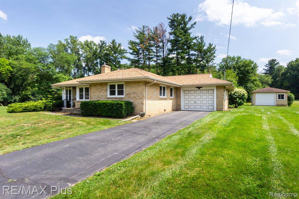 1320 Kra Nur Drive, Burton, MI 48509
