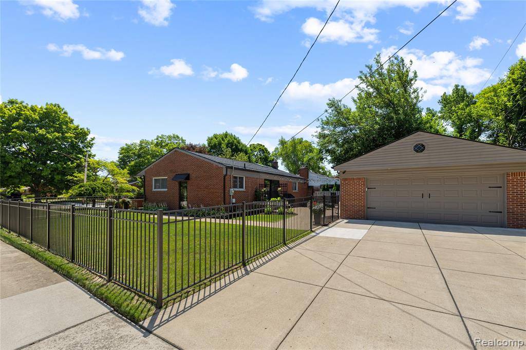 Royal Oak, MI 48073,3521 Hillside Drive
