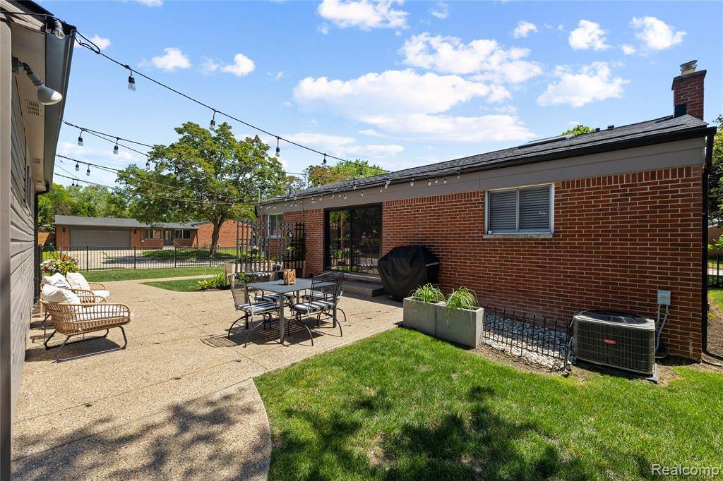 Royal Oak, MI 48073,3521 Hillside Drive