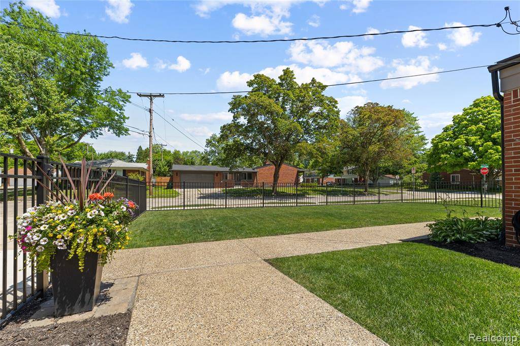 Royal Oak, MI 48073,3521 Hillside Drive