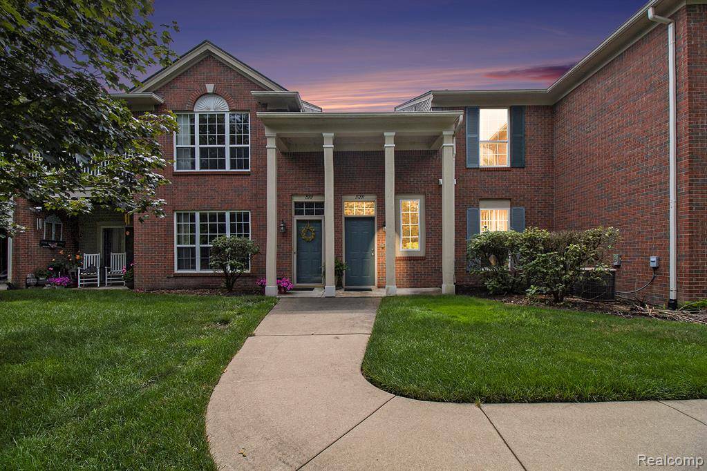 15209 Chesapeake Circle, Walled Lake, MI 48390
